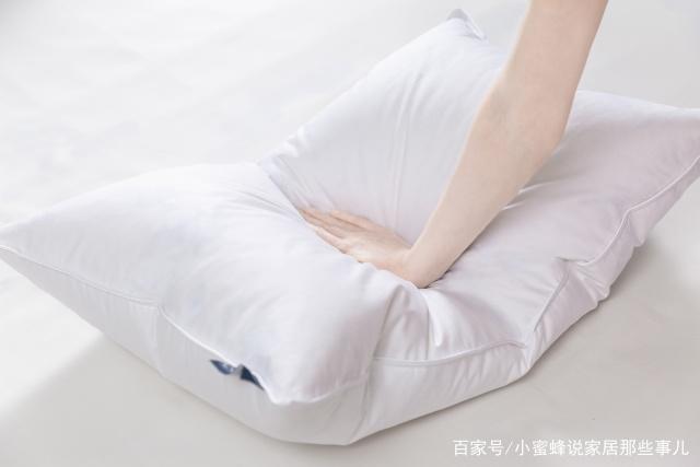 为什么你总是落枕？睡觉时如何保护肩颈